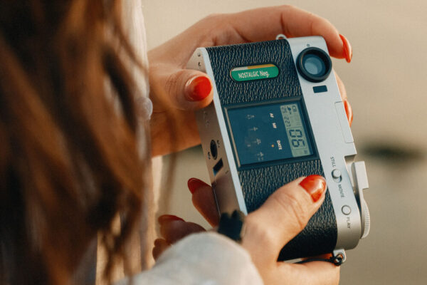 Trái tim của Fujifilm X-Half là cảm biến CMOS loại 1-inch