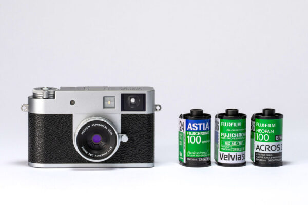 Fujifilm X-Half là máy ảnh compact độc đáo trong dòng X Series