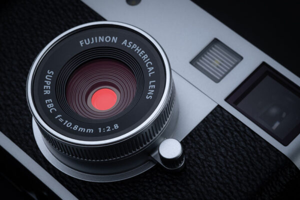 thiết kế của Fujifilm X-Half mang đến sự kết hợp hài