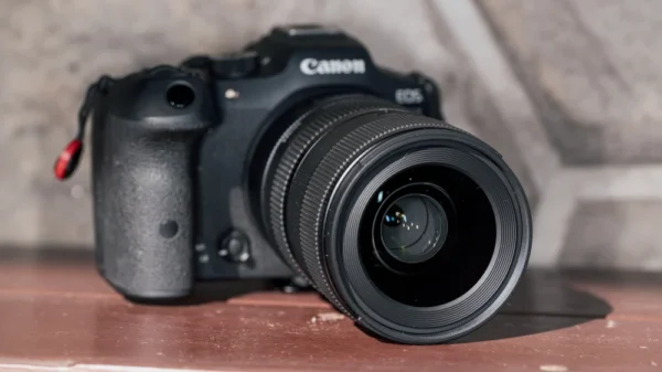 Sigma 17-40mm f/1.8 DC Art: Ống Kính Zoom APS-C Đột Phá Với Khẩu Độ Lớn
