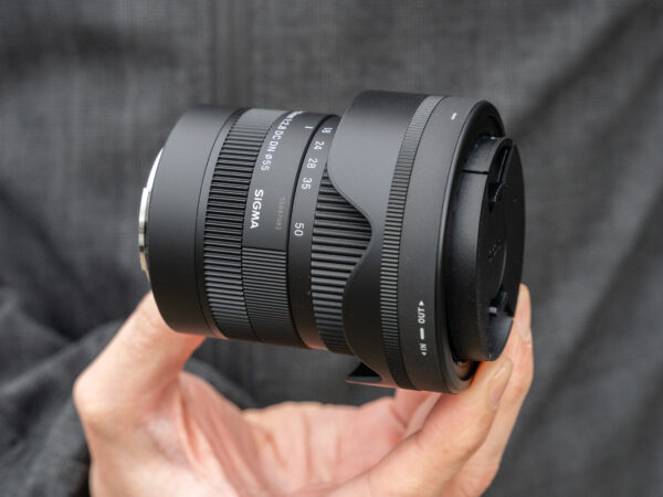 Hiệu Suất Thực Tế Của Sigma 18-50mm f/2.8 DC DN: Độ Nét, Bokeh Và Các Yếu Tố Khác