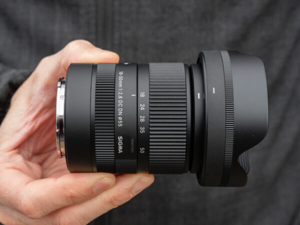 So Sánh Sigma 18-50mm f/2.8 DC DN Với Các Lens Khác