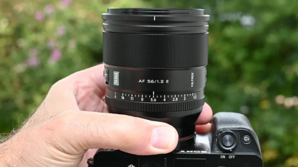Bộ đôi Viltrox Pro, AF 56mm f/1.2 Pro trên XF và E đều phù hợp talking head