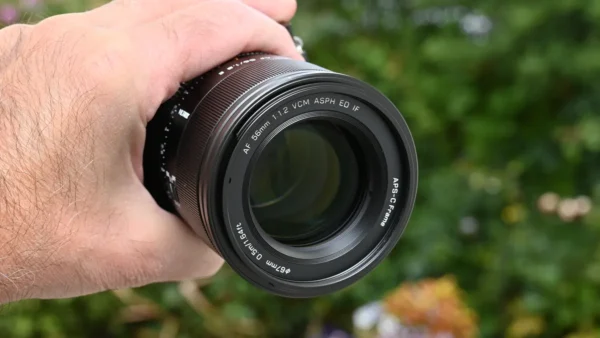 Triết lý quang học của phiên bản Viltrox Pro, AF 56mm f/1.2 Pro là “khẩu lớn nhưng dùng được thực sự ở khẩu lớn”