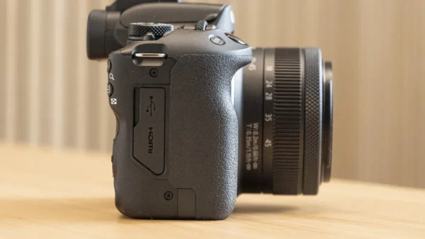 Đánh giá chi tiết Canon EOS R50 - 5