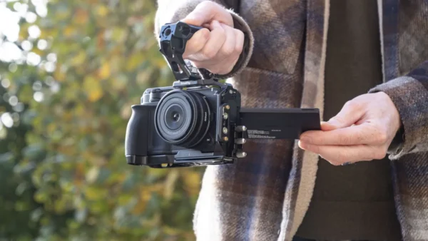 Nikon ZR C: Mẫu Video APS-C Lấy Cảm Hứng Từ Red