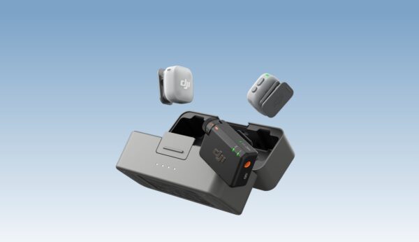 Điểm nổi bật nhất về thiết kế của DJI Mic Mini 2 chính là hệ thống faceplate từ tính (magnetic faceplate) có thể thay thế dễ dàng