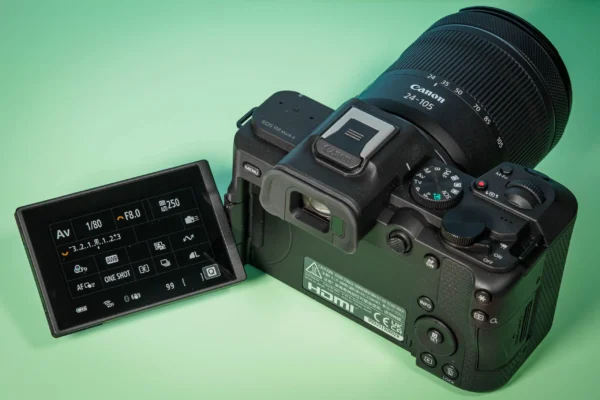 Canon EOS R8 Mark II sử dụng Dual Pixel CMOS AF II với khả năng nhận diện và bám nét người, động vật và phương tiện trên toàn bộ khung hình